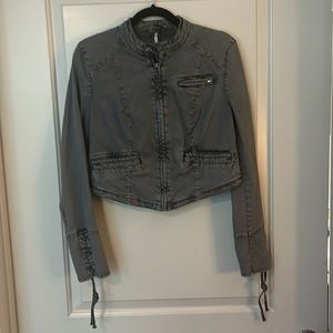 Hip fitted size 6 Urban outfitters dark denim jacket